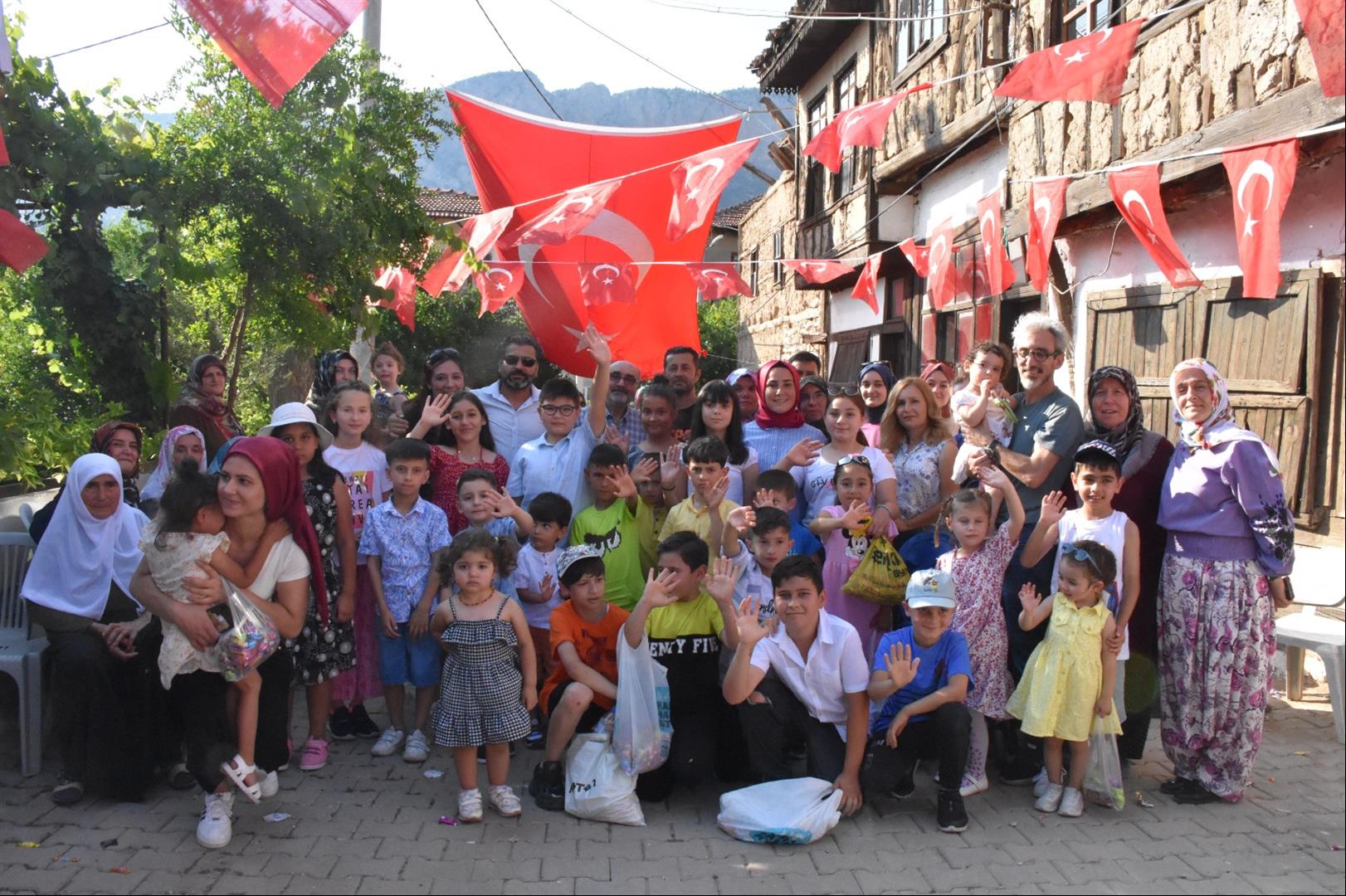 6 ASIRLIK “ŞEKER ATMA” GELENEĞİNE BÜYÜK KATILIM (9)