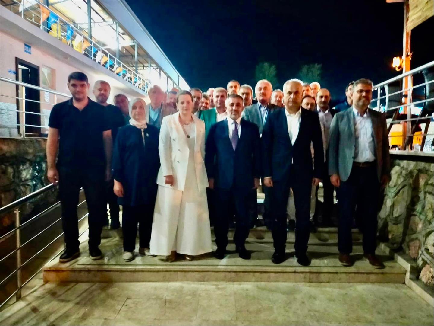 AK PARTİLİ KADINLARDAN GÖVDE GÖSTERİSİ 39