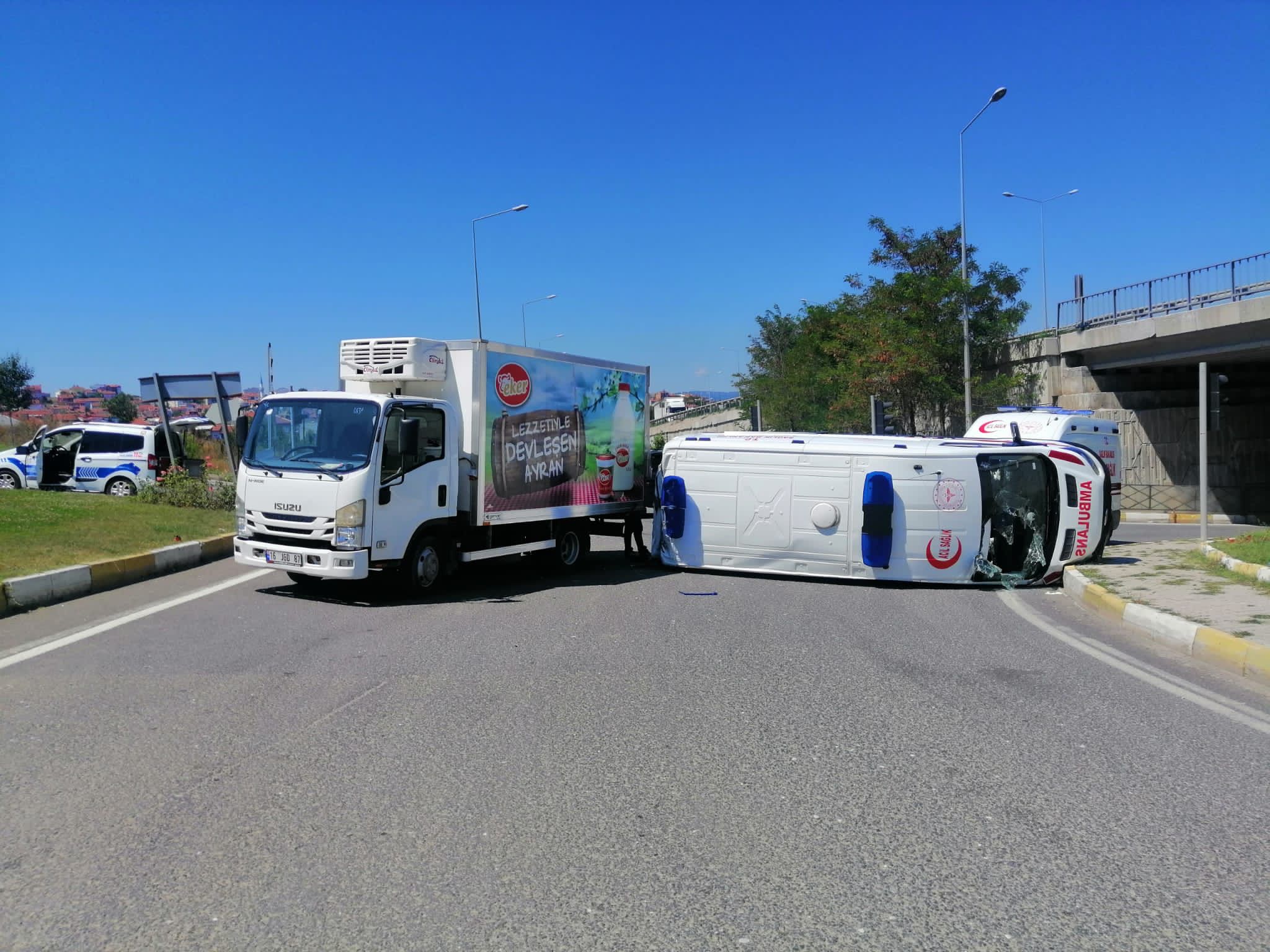 Bilecik’te ambulansın karıştığı zincirleme trafik kazasında 4 kişi yaralandı