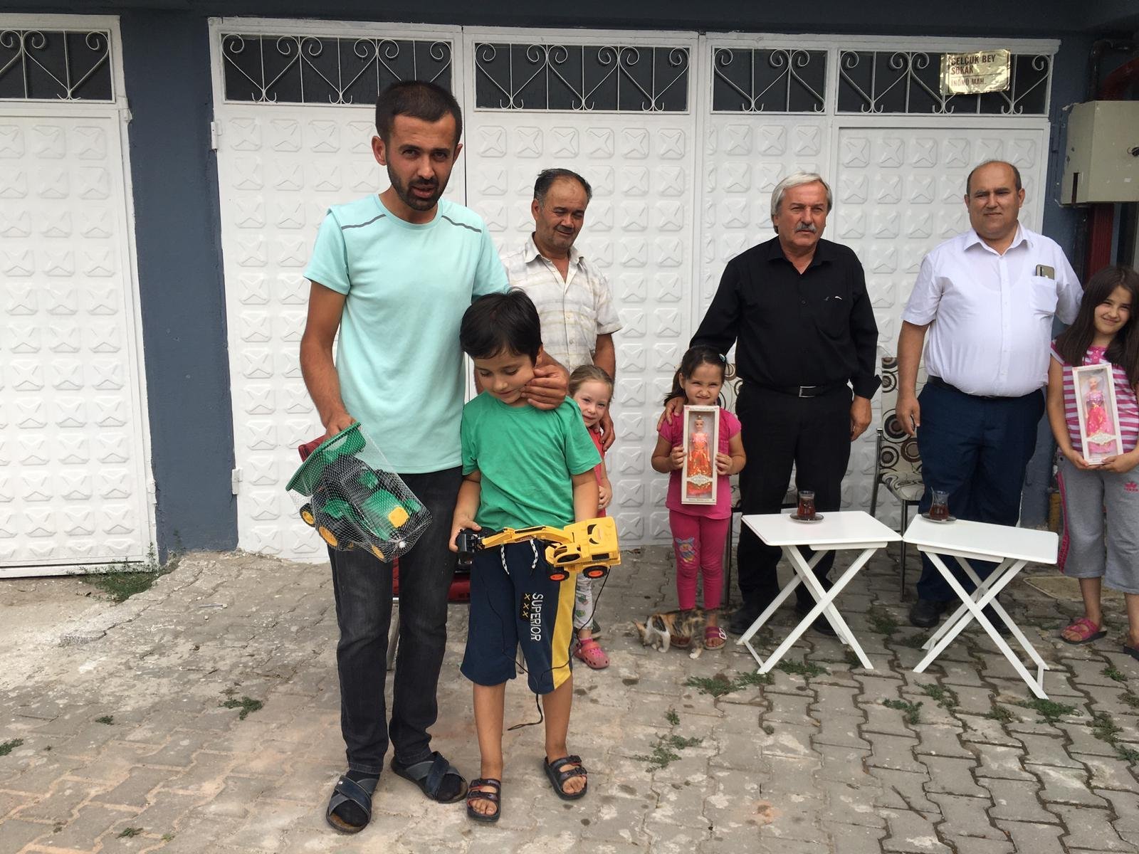 KÜÇÜK EFE'NİN EVİNE ZİYARETE GİTTİLER 44