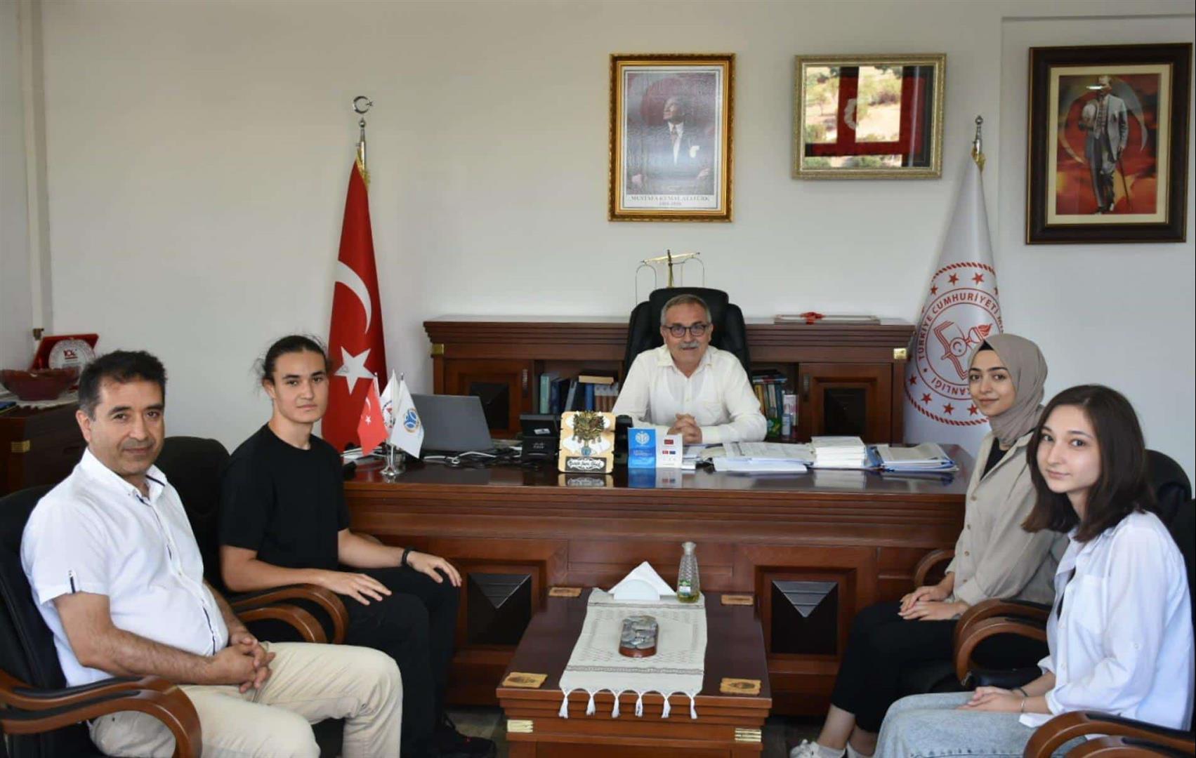 bilecik-haber_39-yks-de-dereceye-giren-ogrencileri-agirladi-5055.jpg