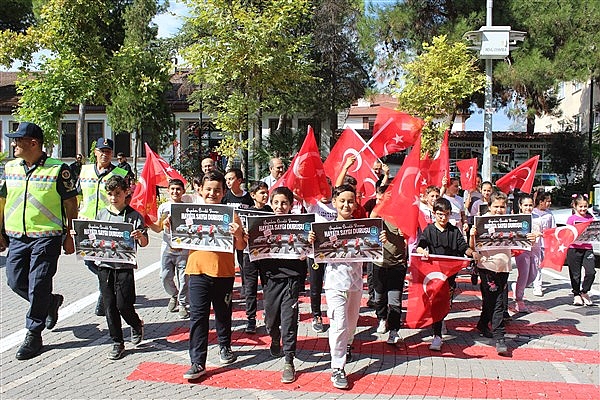 OSMANELİ'DE TRAFİKTE ''YAYALARA ÖNCELİK DURUŞU'' ETKİNLİĞİ  (5)