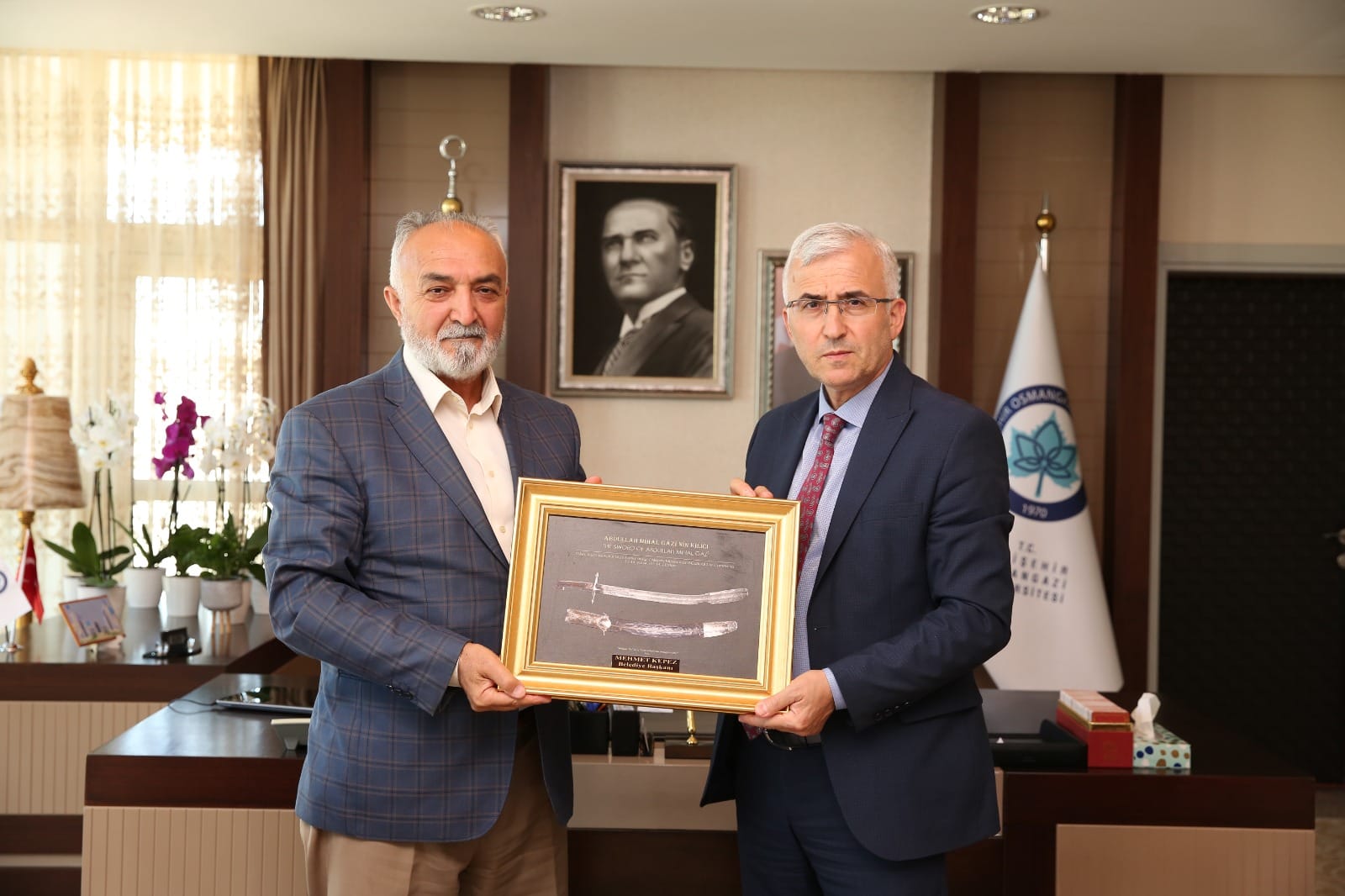 bilecik-haber_123-baskan-kepez-den-rektor-colak-a-ziyaret-1547-458.jpg