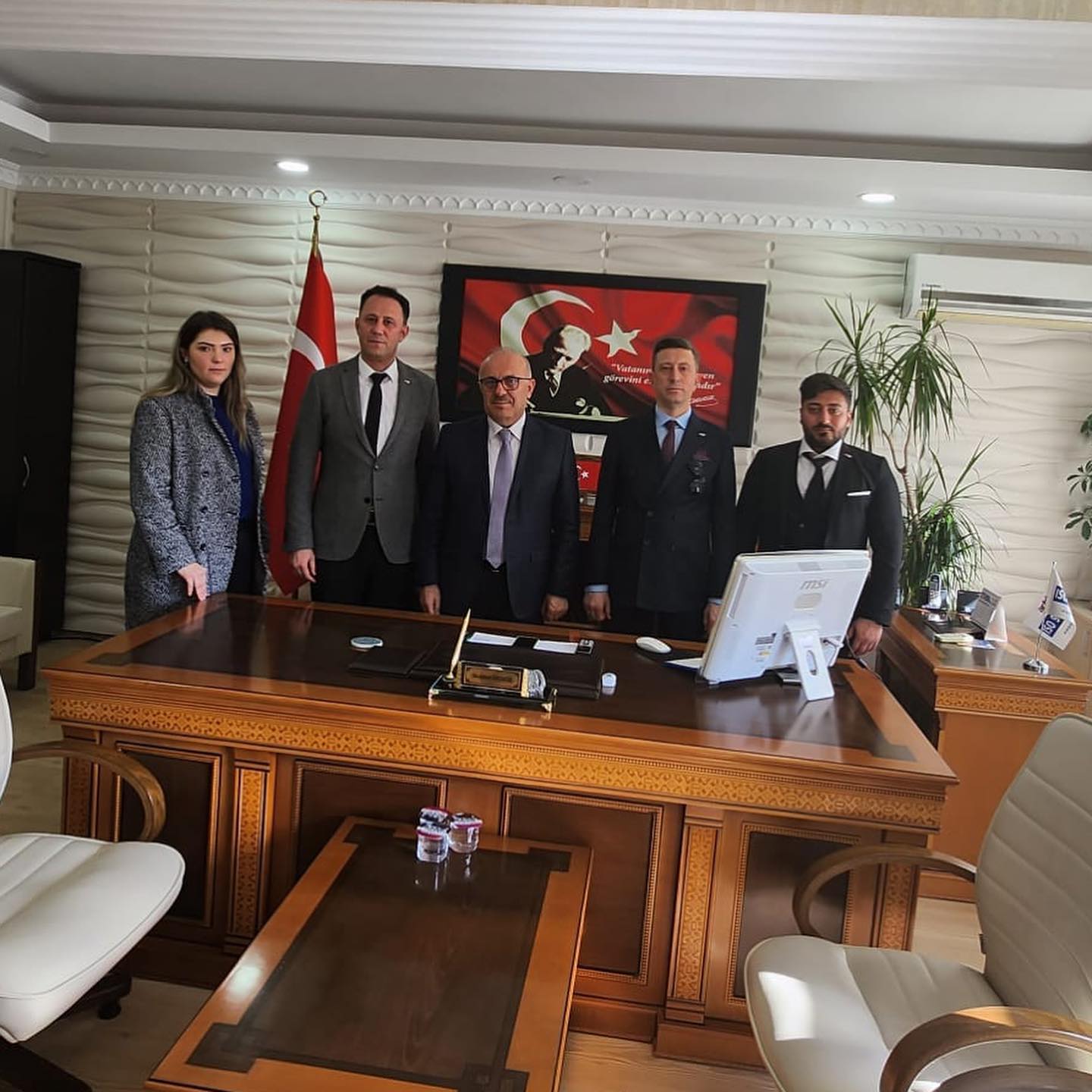 KIZILAY EKİBİNDEN MÜDÜR DEMİR'E 2