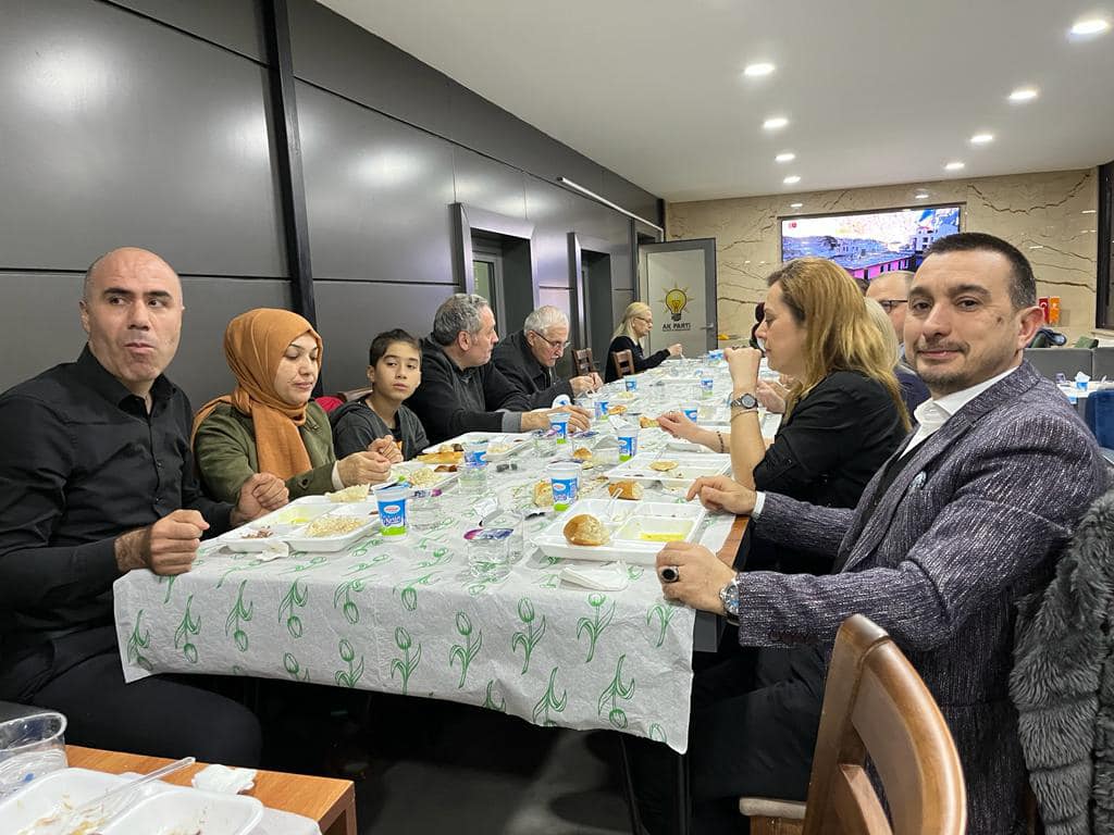 bilecik-haber_ak-parti-de-secim-calismalari-araliksiz-suruyor-374.jpg