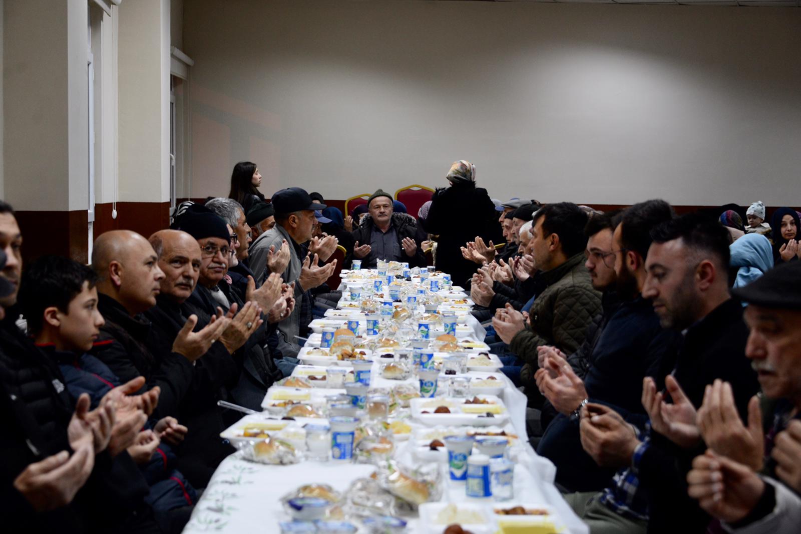 bilecik-haber_baskan-bakkalcioglu-mahalle-sakinleri-ile-bir-araya-geldi-804.jpg
