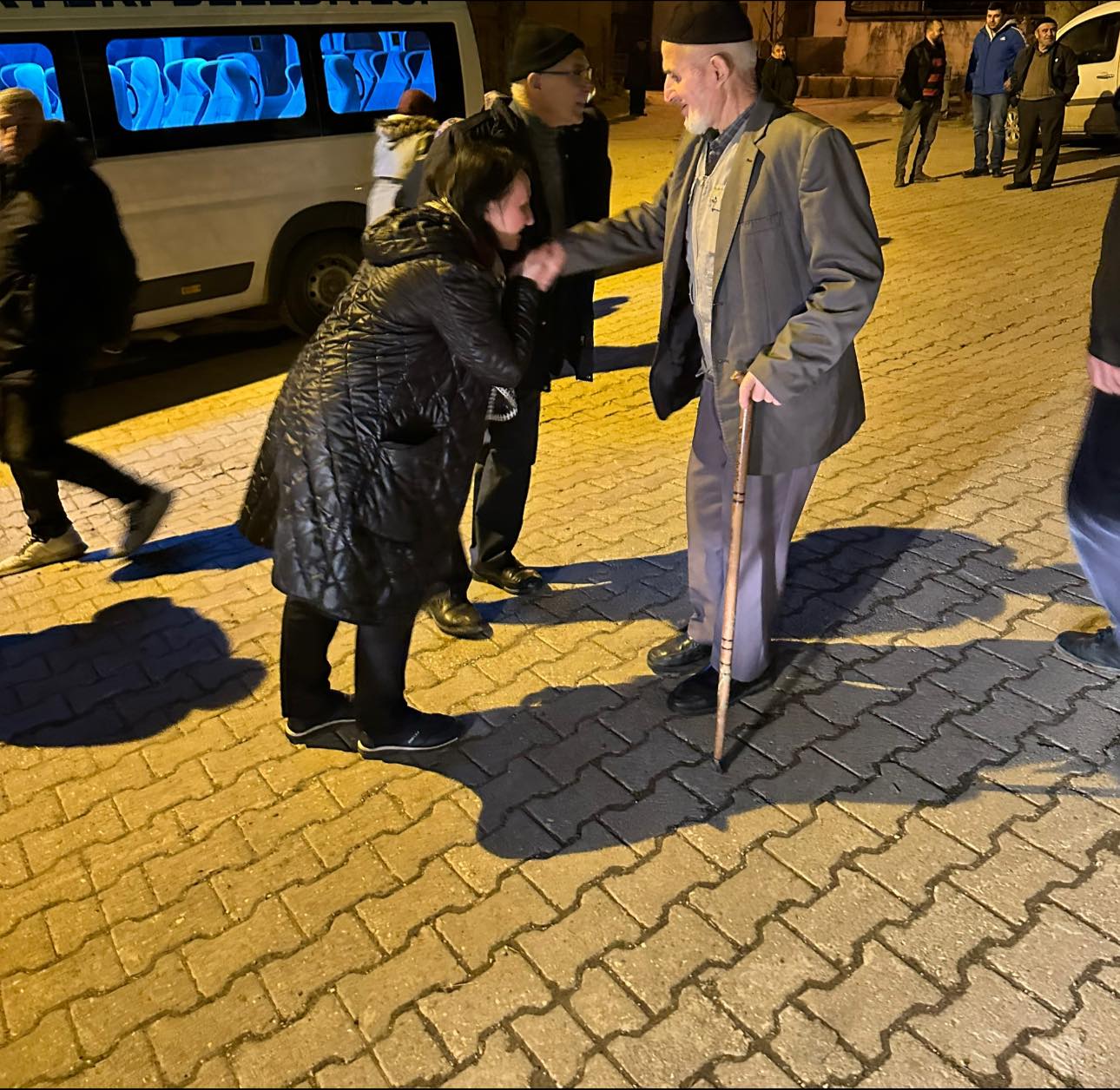 bilecik-haber_baskan-tekin-ahmetler-de-teravih-eda-etti-39.jpg