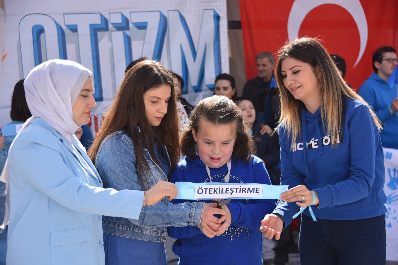 bilecik-haber_bozuyuk-te-otizm-farkindalik-etkinligi-357.jpg