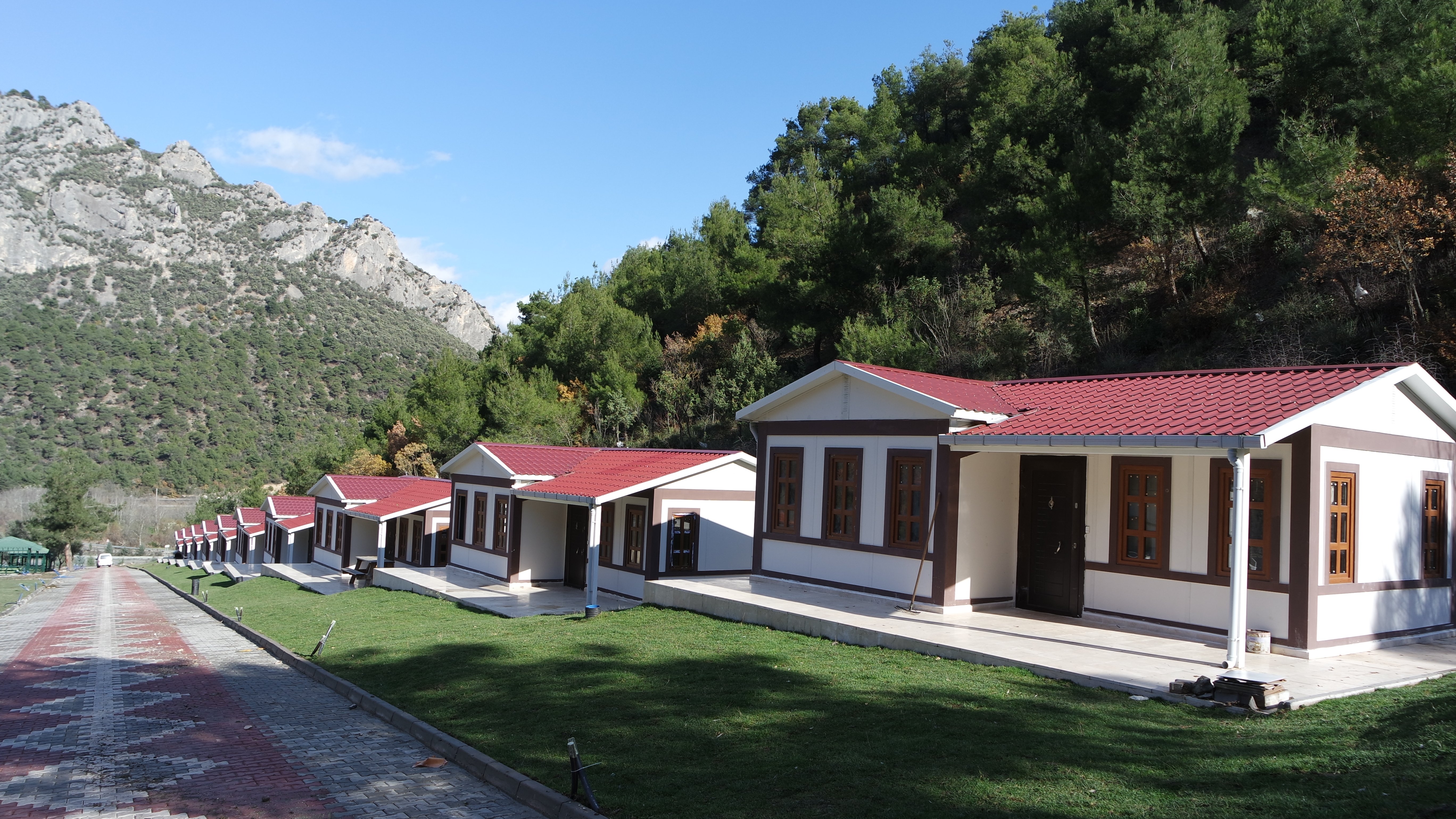 bilecik-haber_bu-tesis-yaz-ayinda-ful-cekecek-529.jpg
