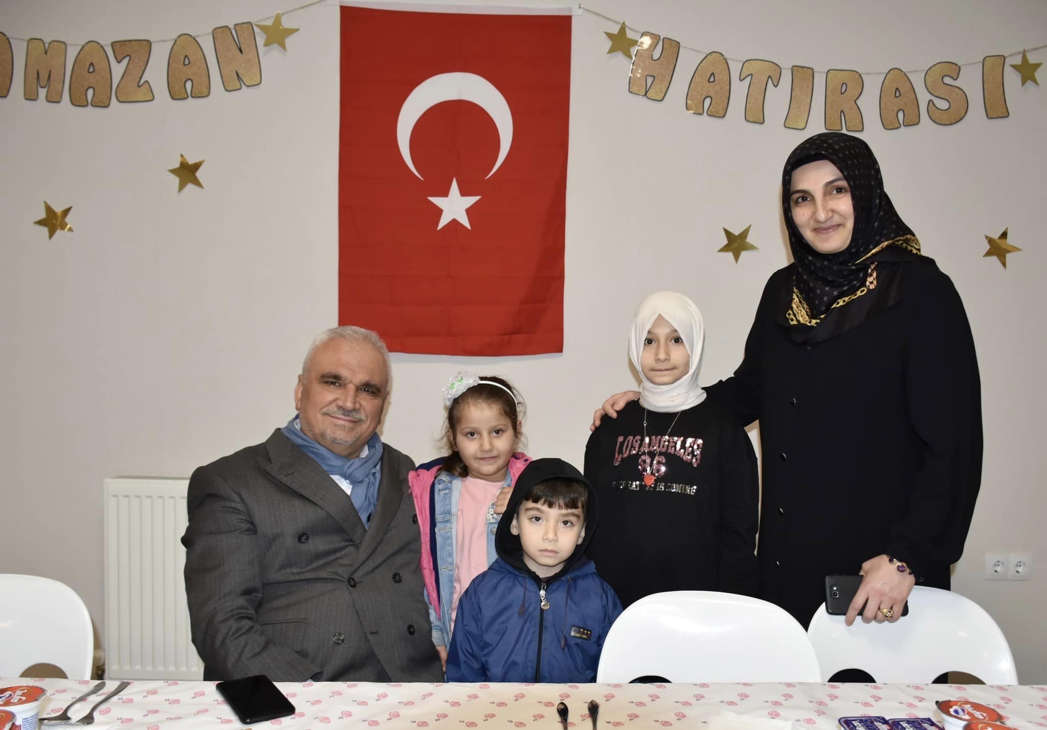 bilecik-haber_depremzedeler-icin-iftar-sofrasi-kuruldu-794.jpg