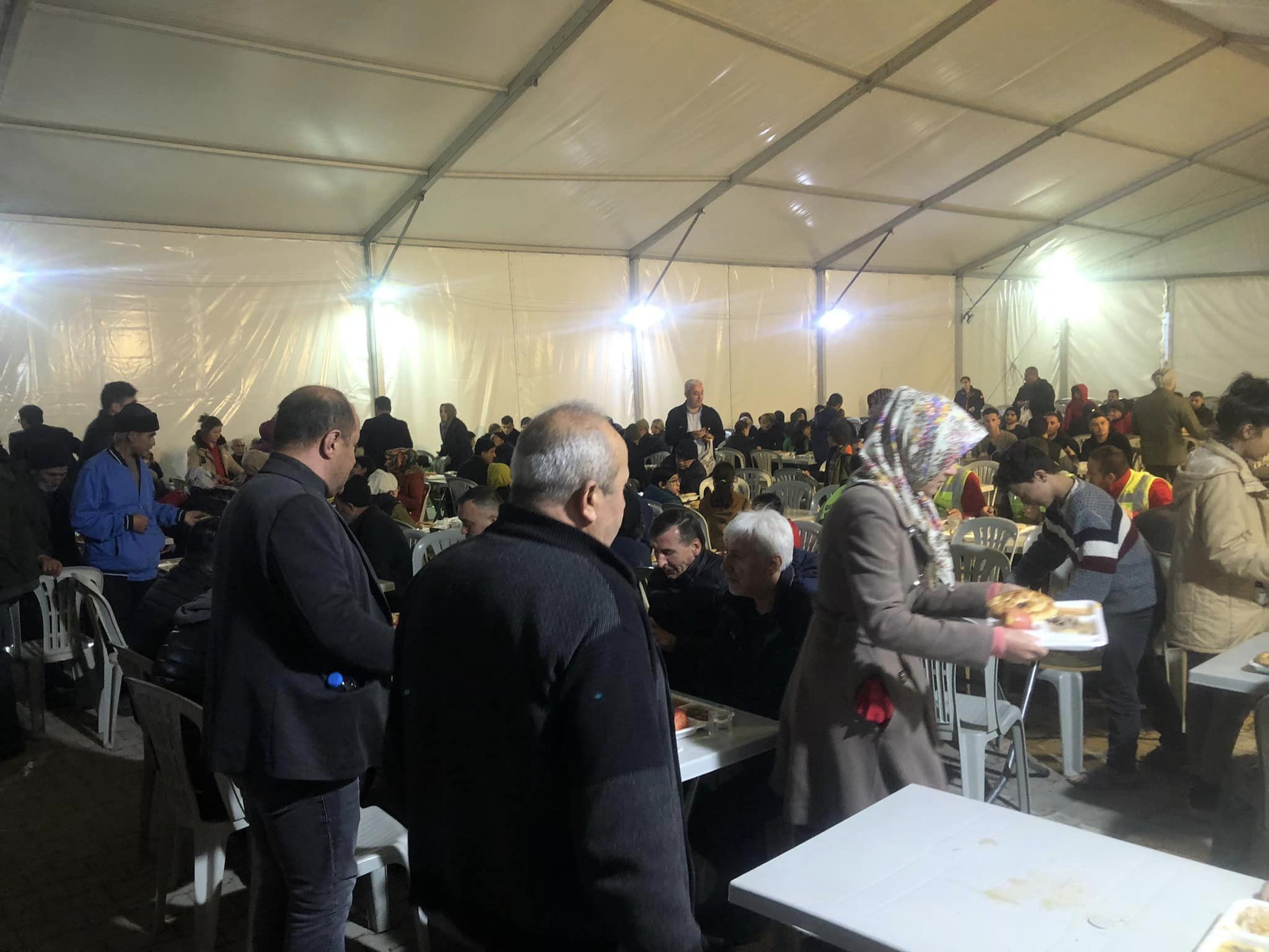 bilecik-haber_kocaeli-ndeki-bileciklilerden-demremzedelere-iftar-183.jpg