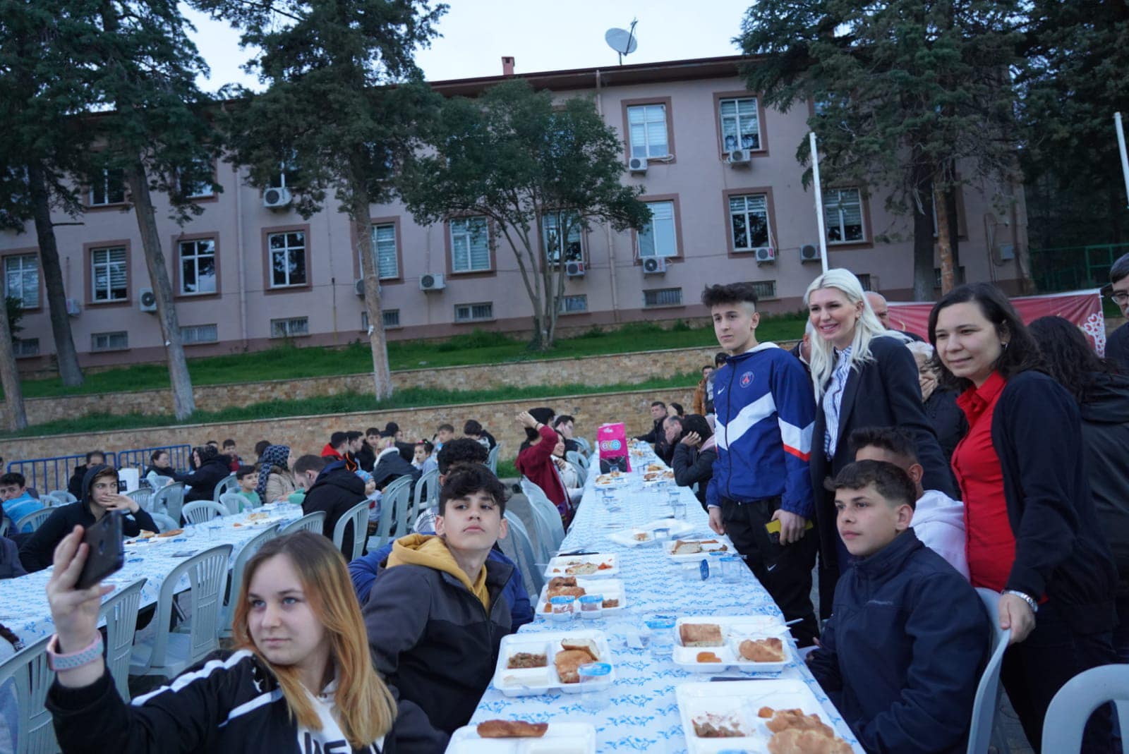 bilecik-haber_soframizda-ekmegimizi-paylasmaya-devam-edecegiz-139.jpg