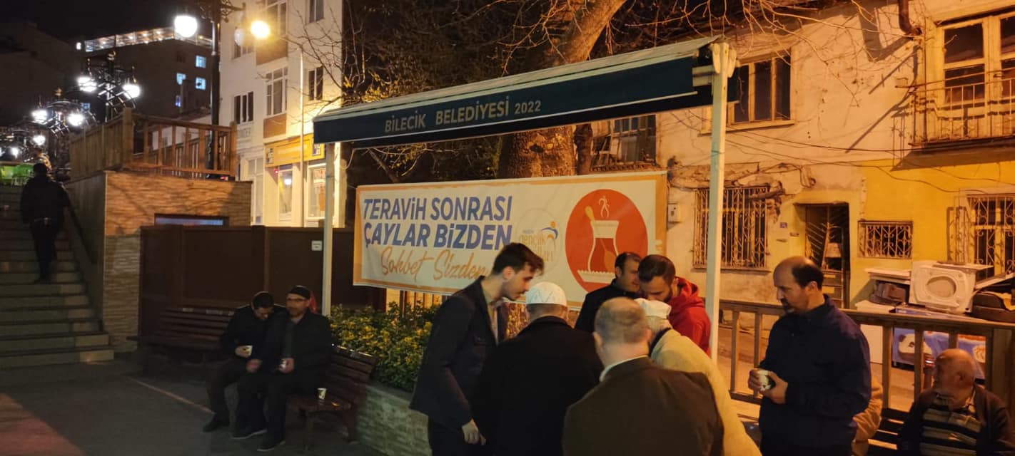 bilecik-haber_teravih-sonrasi-vatandaslara-cay-ikrami-145.jpg