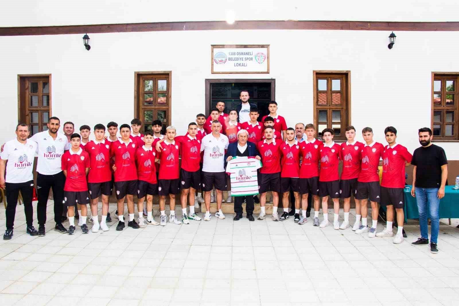 bilecik-haber_1308-osmaneli-belediyespor-u-18-turkiye-sampiyonasina-ugurlandi-9532.jpg