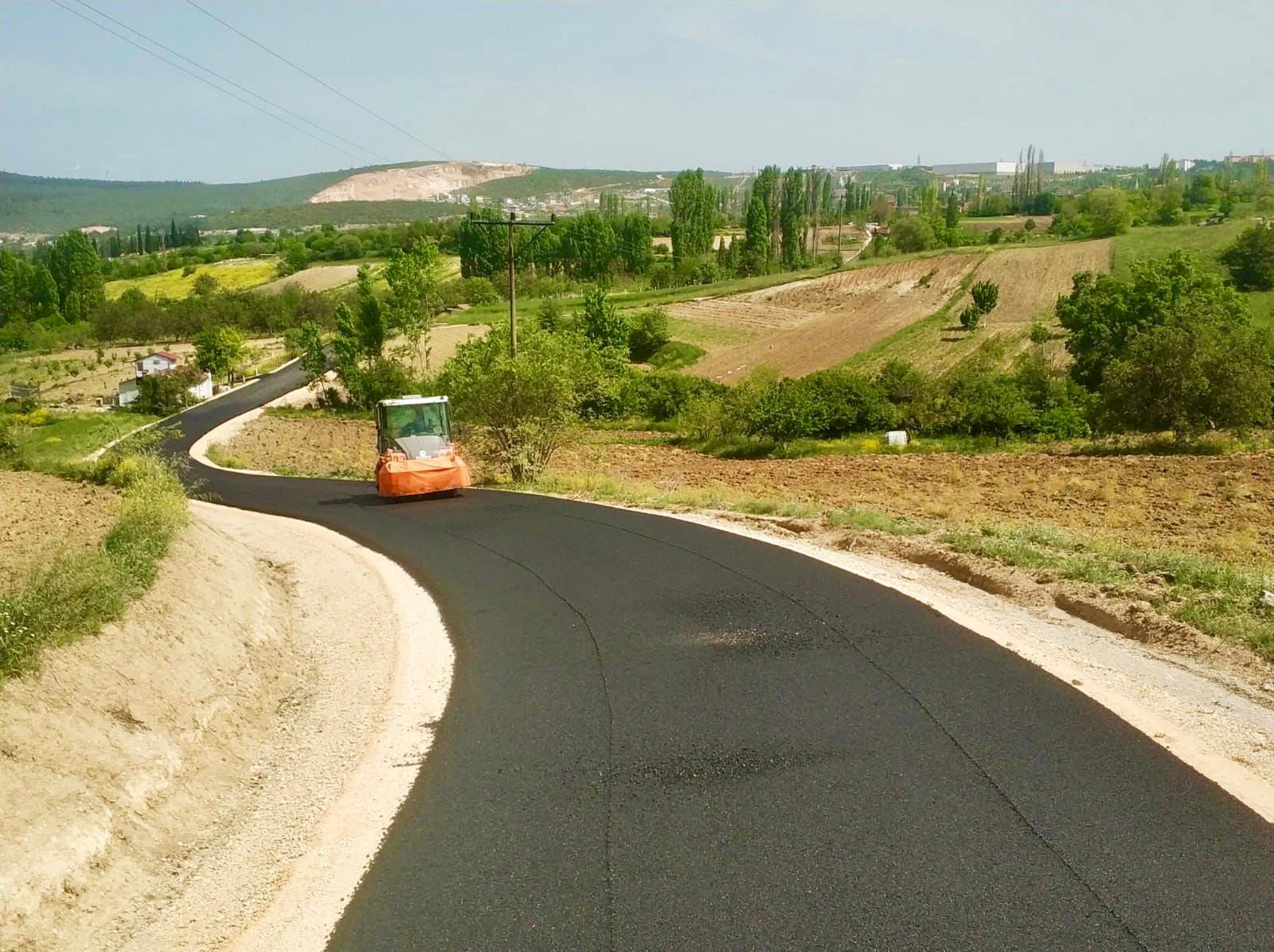 bilecik-haber_gulumbe-cukuroren-arasi-asfalt-yola-kavustu-13202.jpg