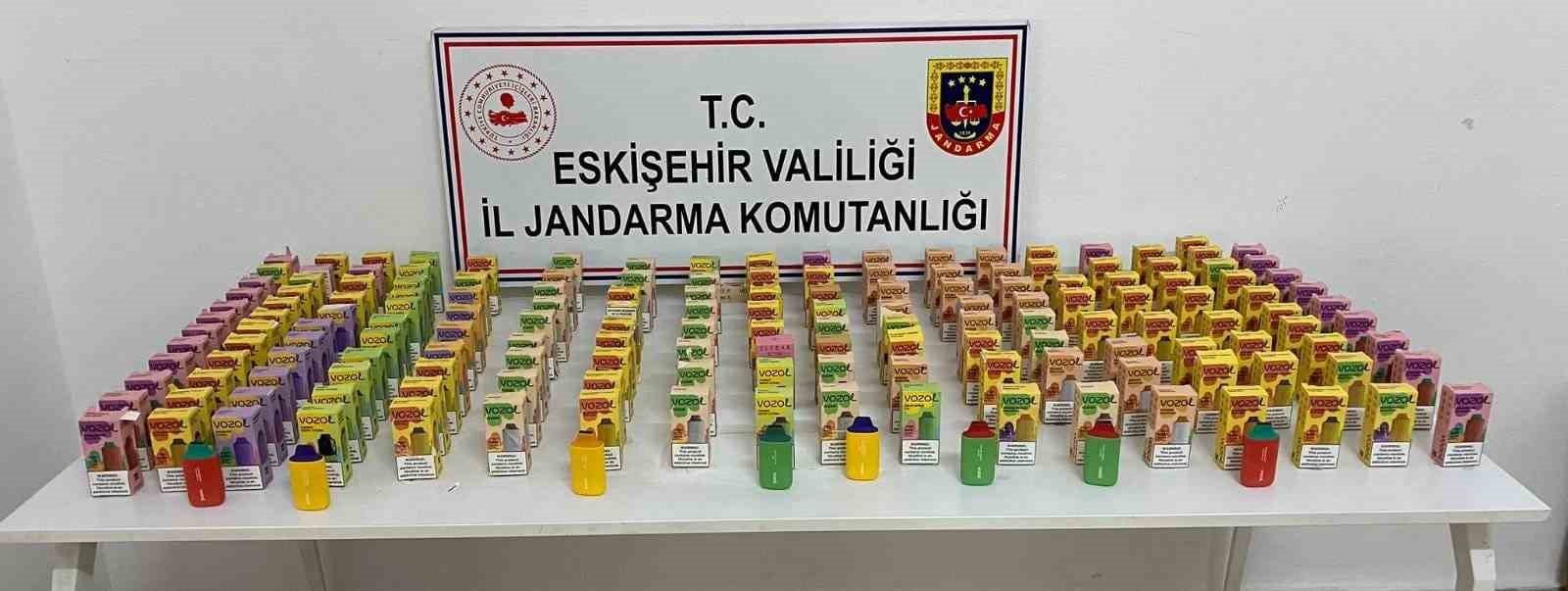 bilecik-haber_supheli-sahsin-aracinda-168-adet-kacak-elektronik-sigara-ele-gecirildi-13141.jpg