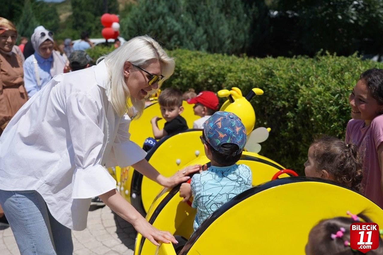 bilecik-haber_2-cocuk-senligi-nde-cocuklar-gonullerince-eglendi-20975.jpg