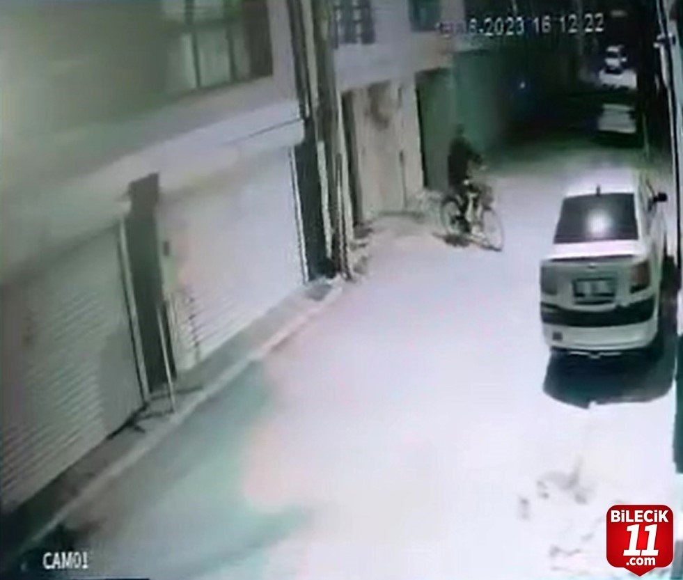 bilecik-haber_kameraya-aldiris-etmeyen-hirsiz-apartmandan-45-saniyede-bisiklet-caldi-23254.jpg