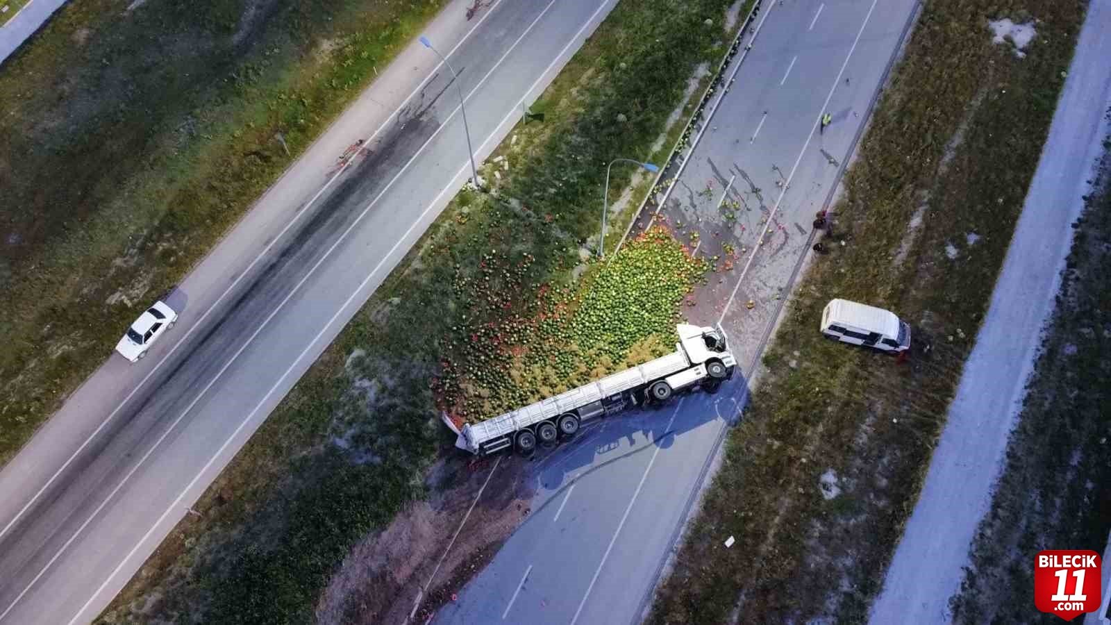 bilecik-haber_karayolu-karpuz-yuzunden-ulasima-tek-yonlu-kapandi-22365.jpg