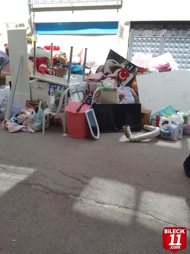 bilecik-haber_kiraci-oldugu-evden-esyalariyla-birlikte-sokaga-atildi-21170.jpg