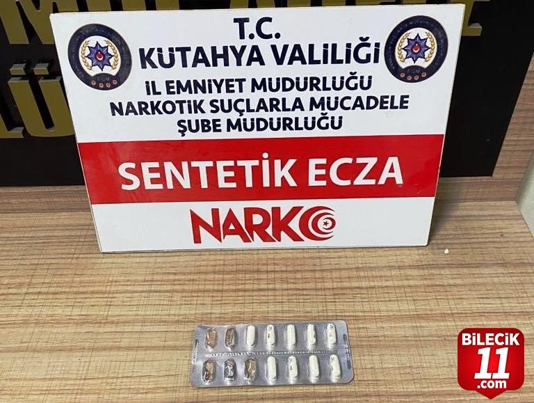 bilecik-haber_kutahya-da-bir-adreste-yapilan-aramada-uyusturucu-hap-ele-gecirildi-21227.jpg