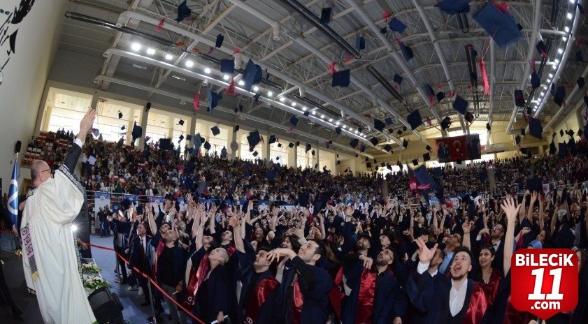 bilecik-haber_mezuniyet-coskusu-tum-hiziyla-devam-ediyor-20791.jpg
