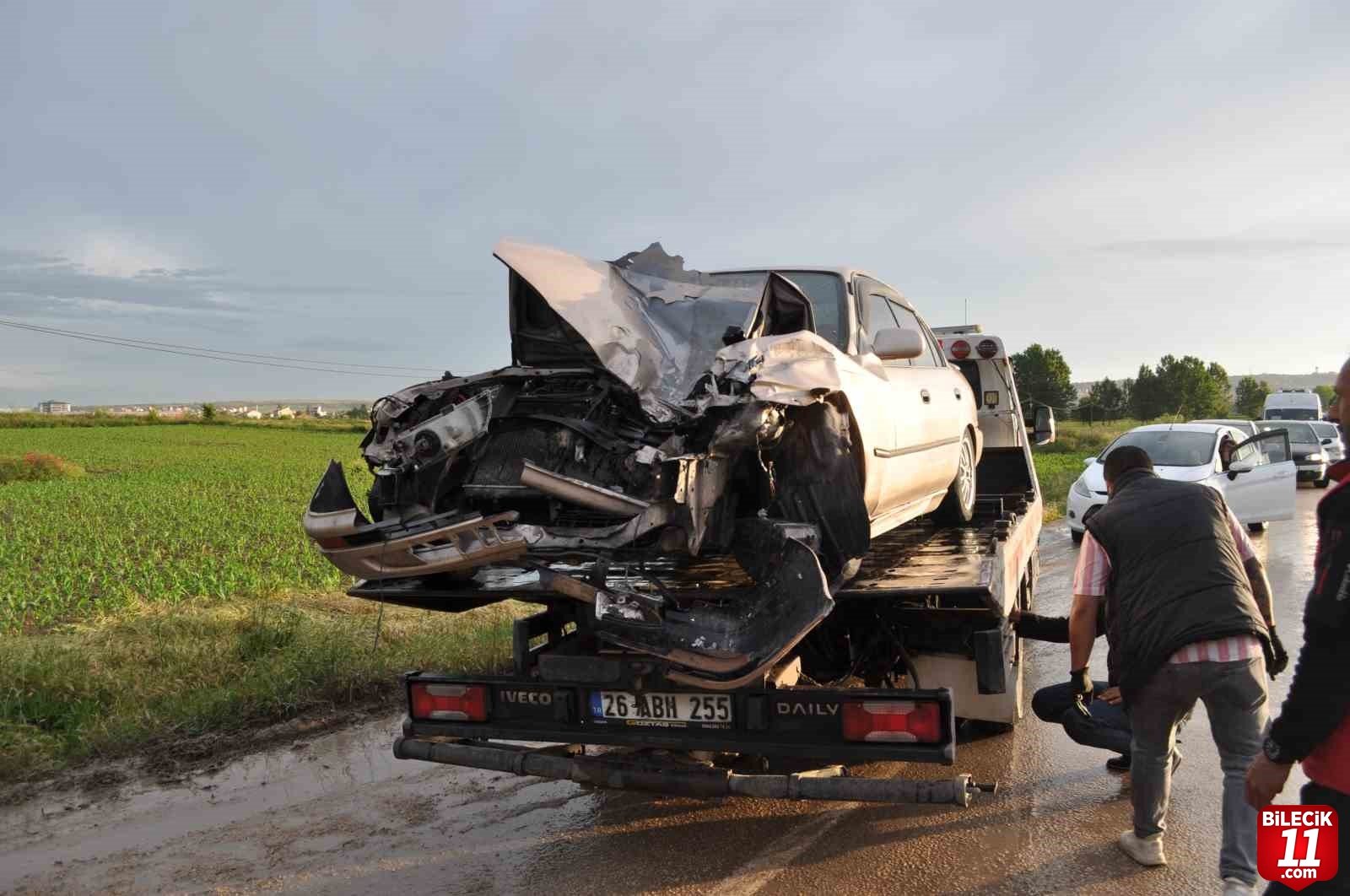 bilecik-haber_otomobil-oto-kurtariciya-carpti-3-yarali-20419.jpg