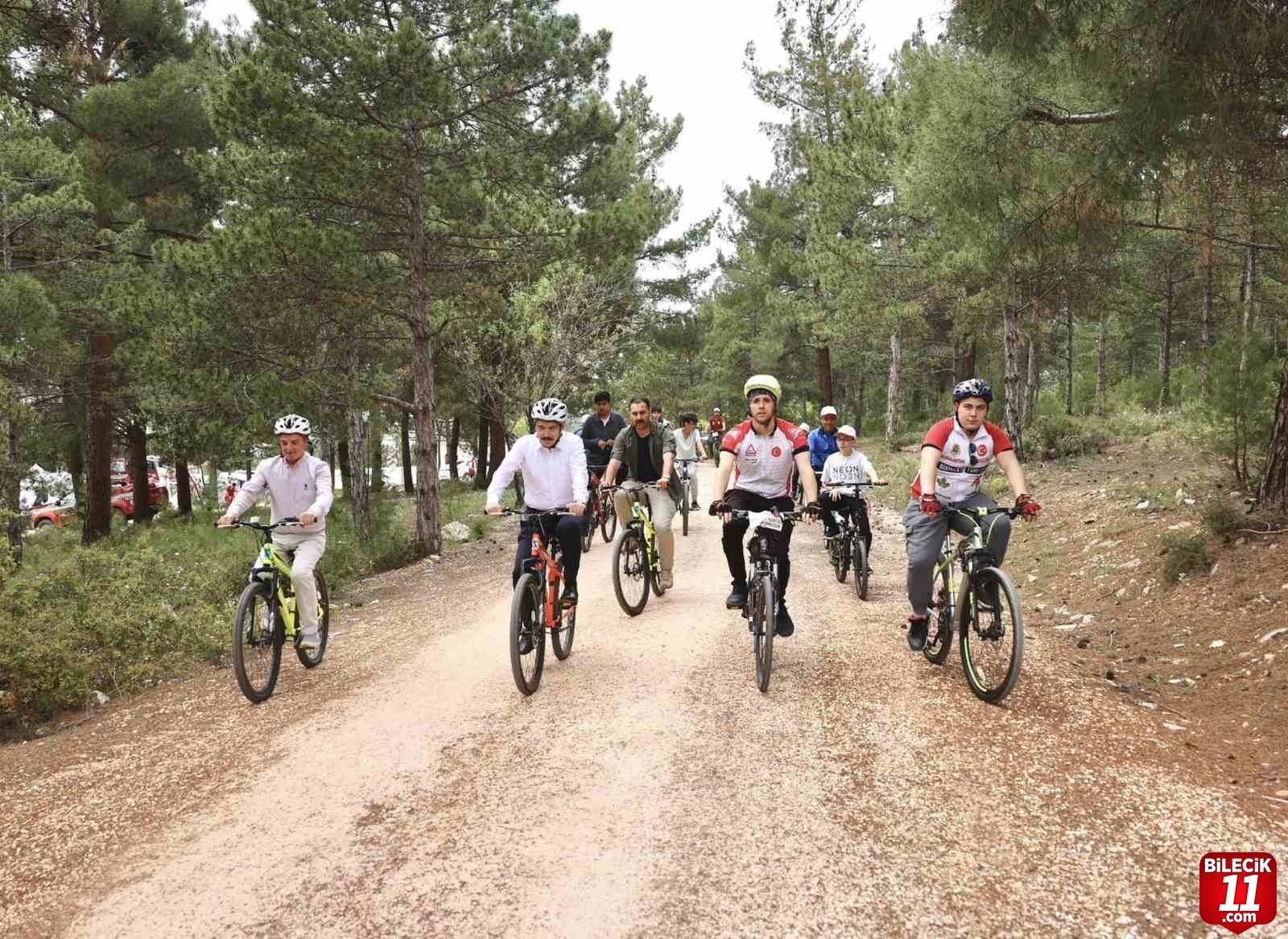 bilecik-haber_vali-kizilkaya-cevre-haftasinda-genclerle-pedalladi-21469.jpg
