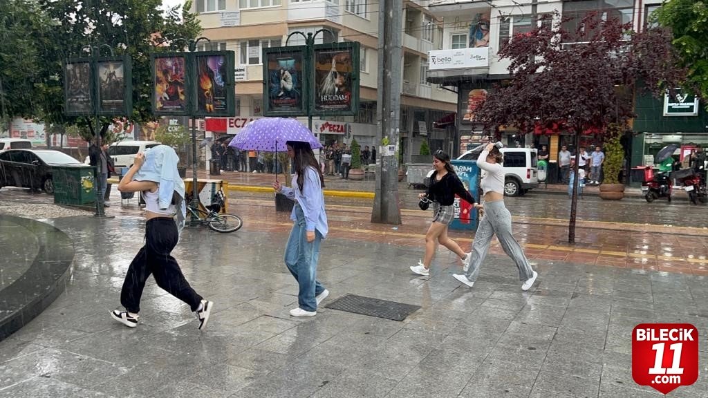 bilecik-haber_yagmurdan-nasil-kacacaklarini-bilemediler-23231.jpg
