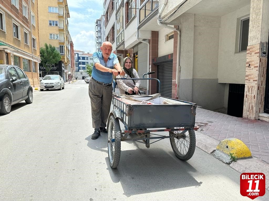 bilecik-haber_yurumekte-gucluk-ceken-esini-3-tekerlekli-bisikletle-tasiyor-20576.jpg