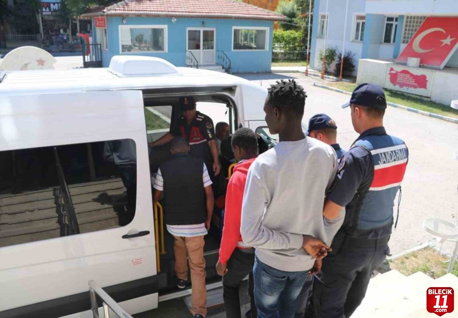 bilecik-haber_ciftlige-yapilan-baskinda-calisma-izni-olmayan-kenyali-ve-senegalliler-yakalandi-33624.jpg