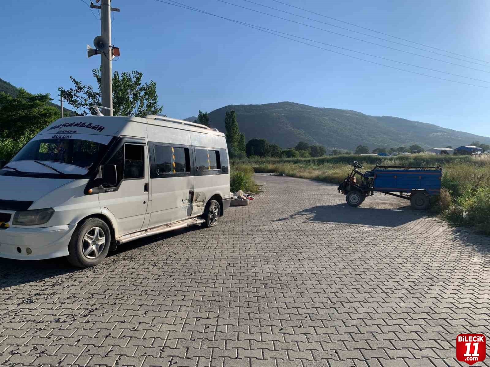 bilecik-haber_patpat-ile-minibusun-carpistigi-kazada-4-kisi-yaralandi-32299.jpg