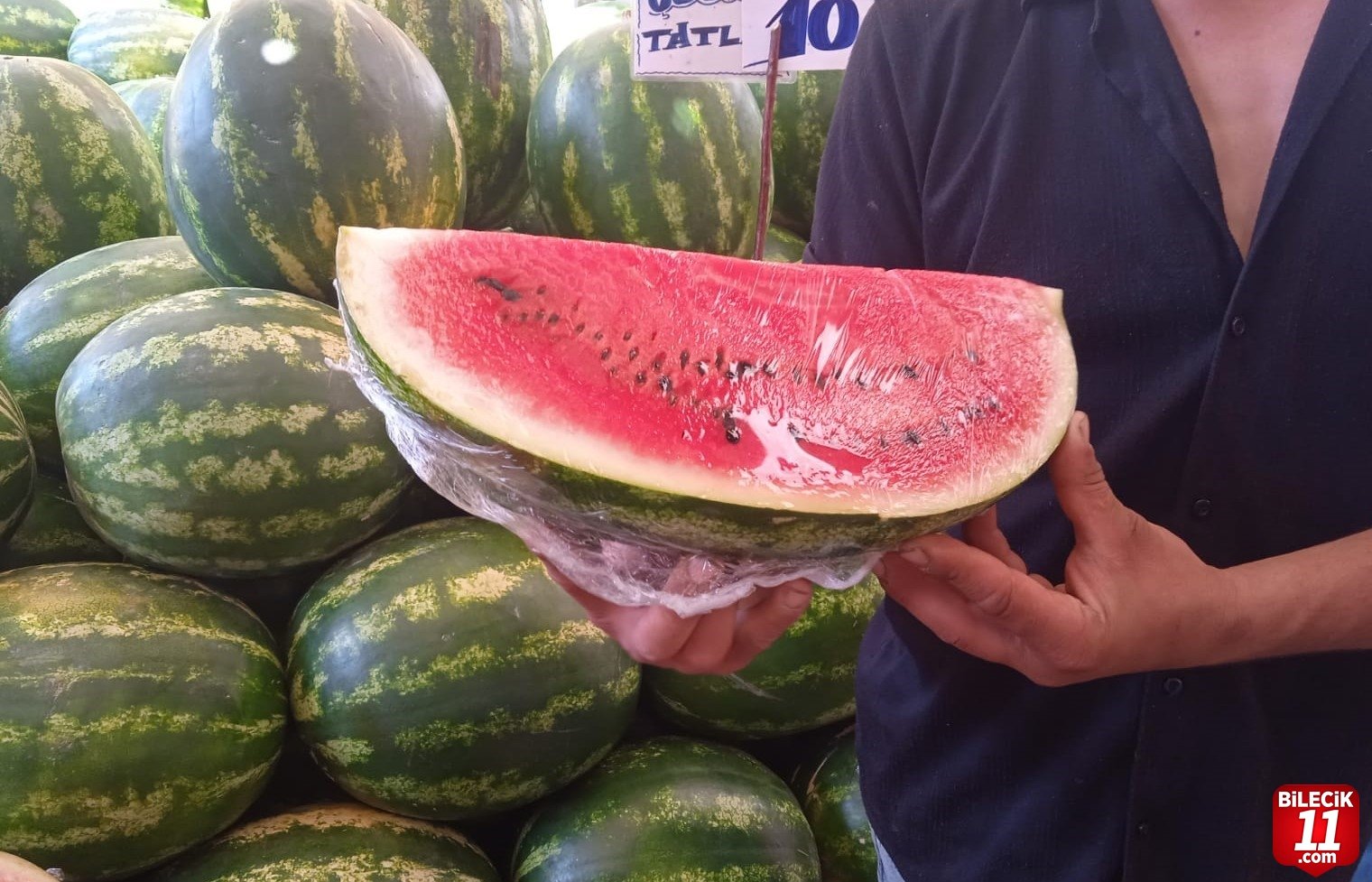 bilecik-haber_sicak-havada-vatandaslarin-favorisi-karpuz-28026.jpg