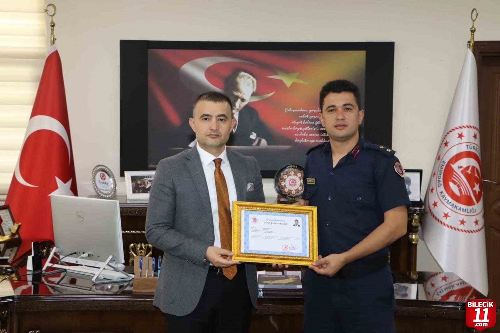 bilecik-haber_teberci-ye-ustun-basari-belgesi-verildi-33630.jpg