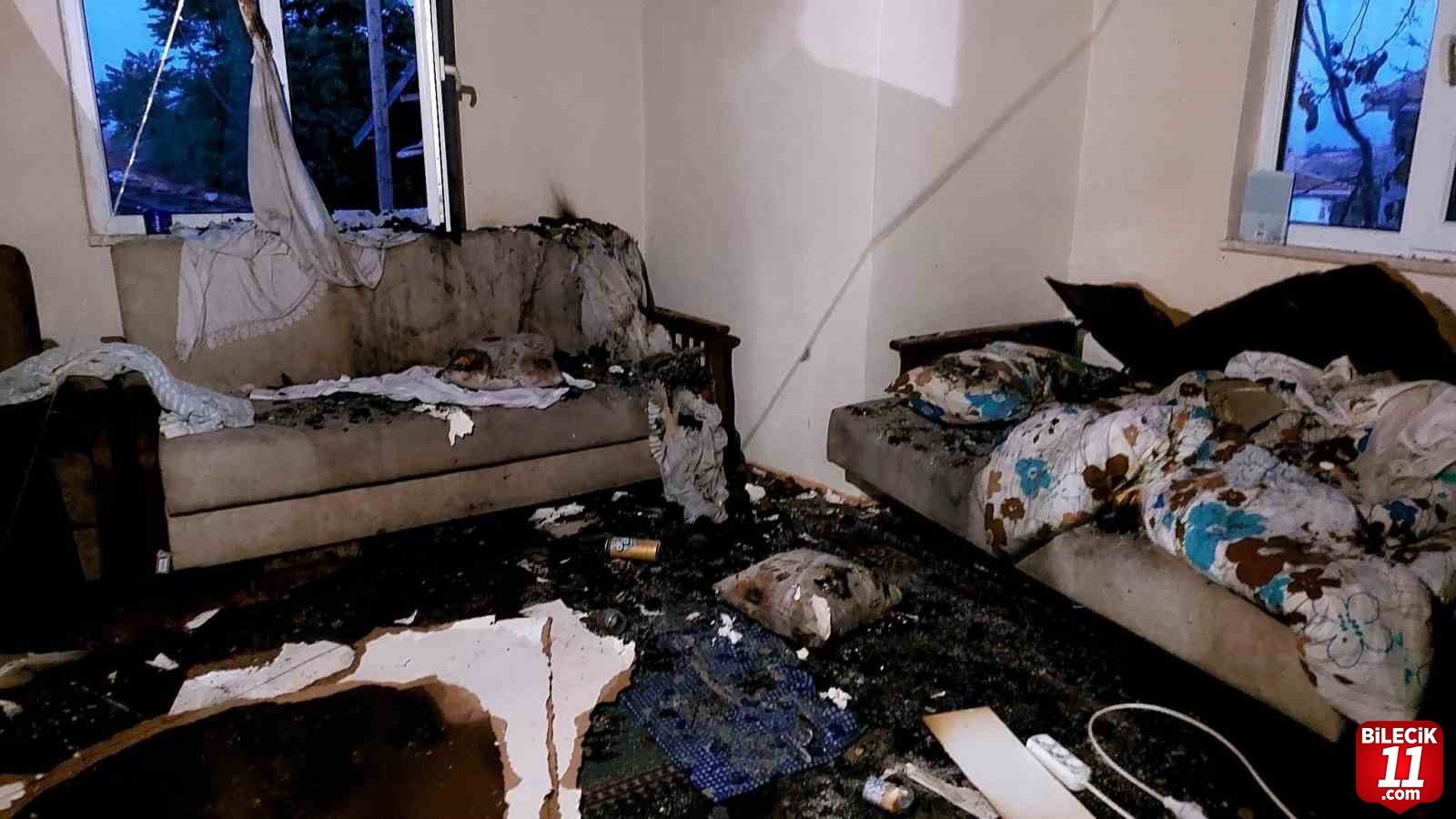 bilecik-haber_trafonun-patlamasi-sonucunda-cikan-yanginda-imamin-lojmani-hasar-aldi-29496.jpg