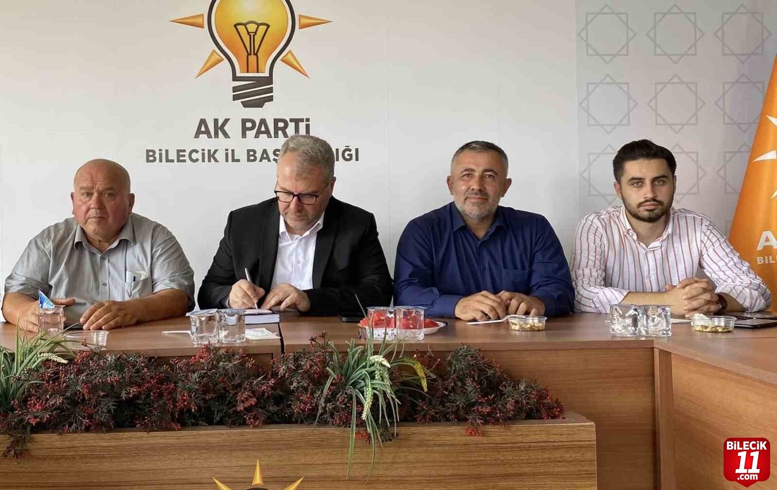 bilecik-haber_ak-parti-heyeti-muhtarlarla-bir-araya-geldi-41064.jpg