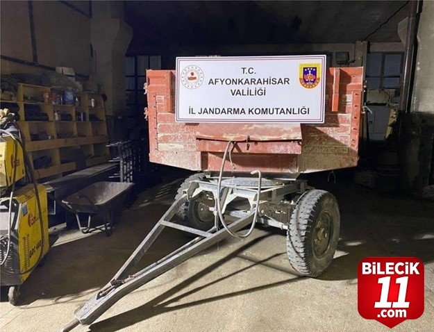 bilecik-haber_caldigi-romorku-tamir-icin-goturdugu-dukkanda-jandarmaya-yakalandi-40933.jpg