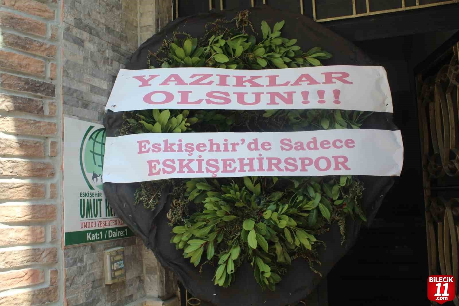 bilecik-haber_eskisehirsporlu-taraftarlardan-iyi-parti-odunpazari-ilce-baskani-na-celenkli-tepki-40174.jpg