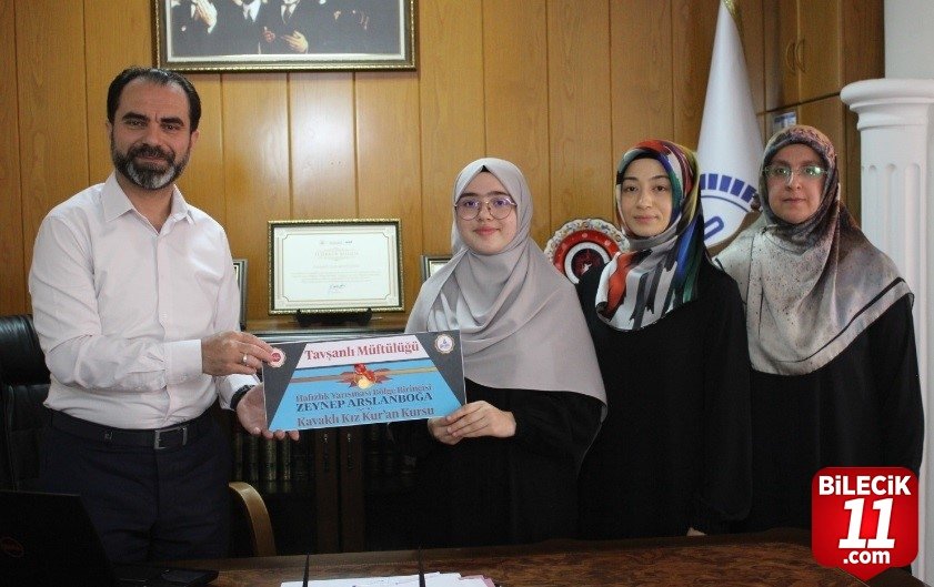 bilecik-haber_hafizlik-yarismasi-bolge-birincisi-zeynep-arslanboga-ya-odul-43956.jpg