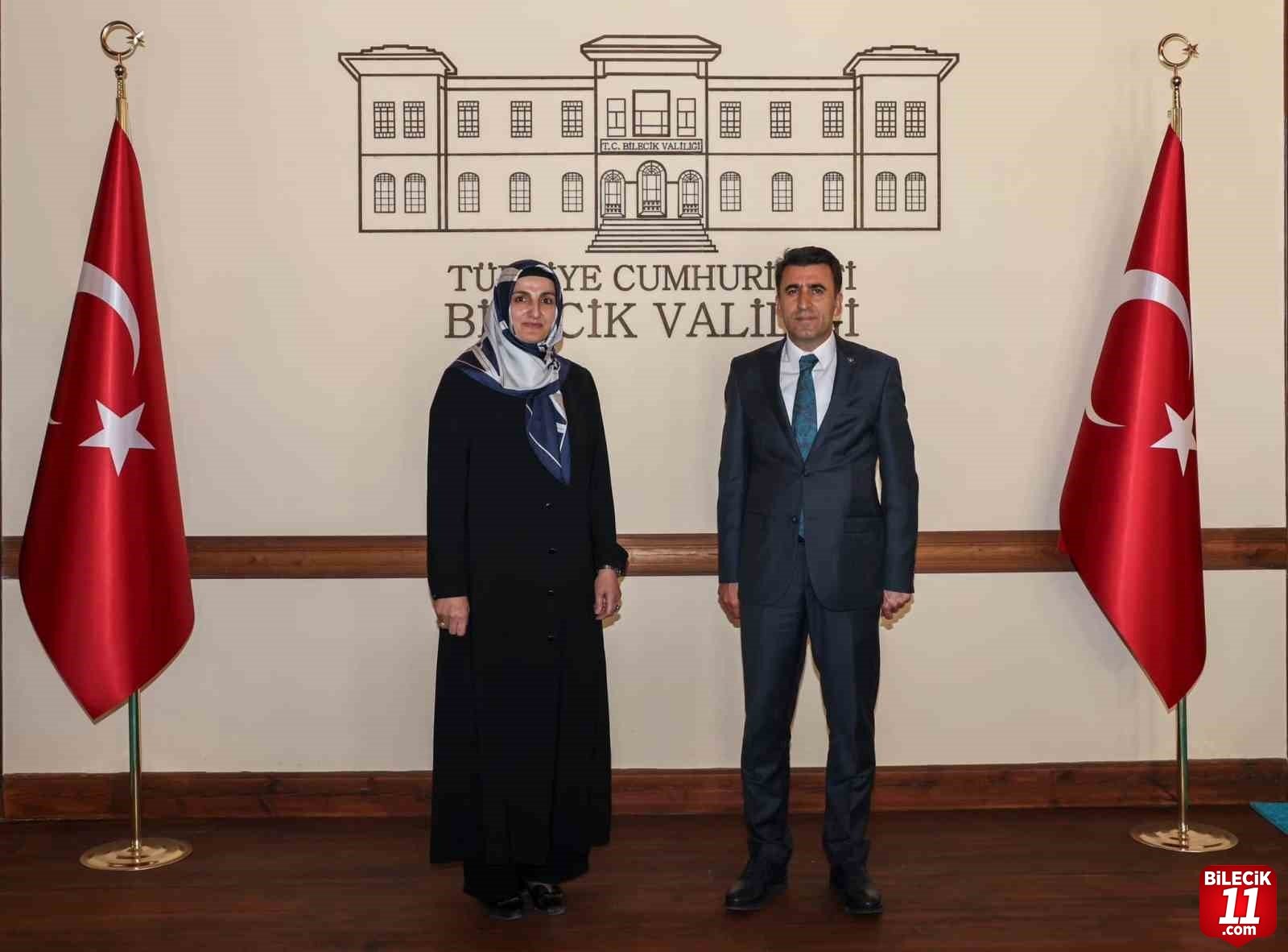 bilecik-haber_bilecik-te-gorev-yapan-ilk-kadin-muftu-yardimcisiyla-bir-araya-geldi-53091.jpg