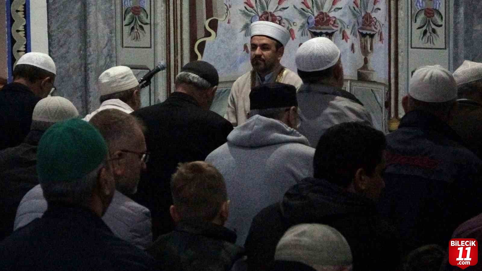 bilecik-haber_kutahya-da-gencler-ve-aileler-sabah-namazinda-bulustu-48619.jpg
