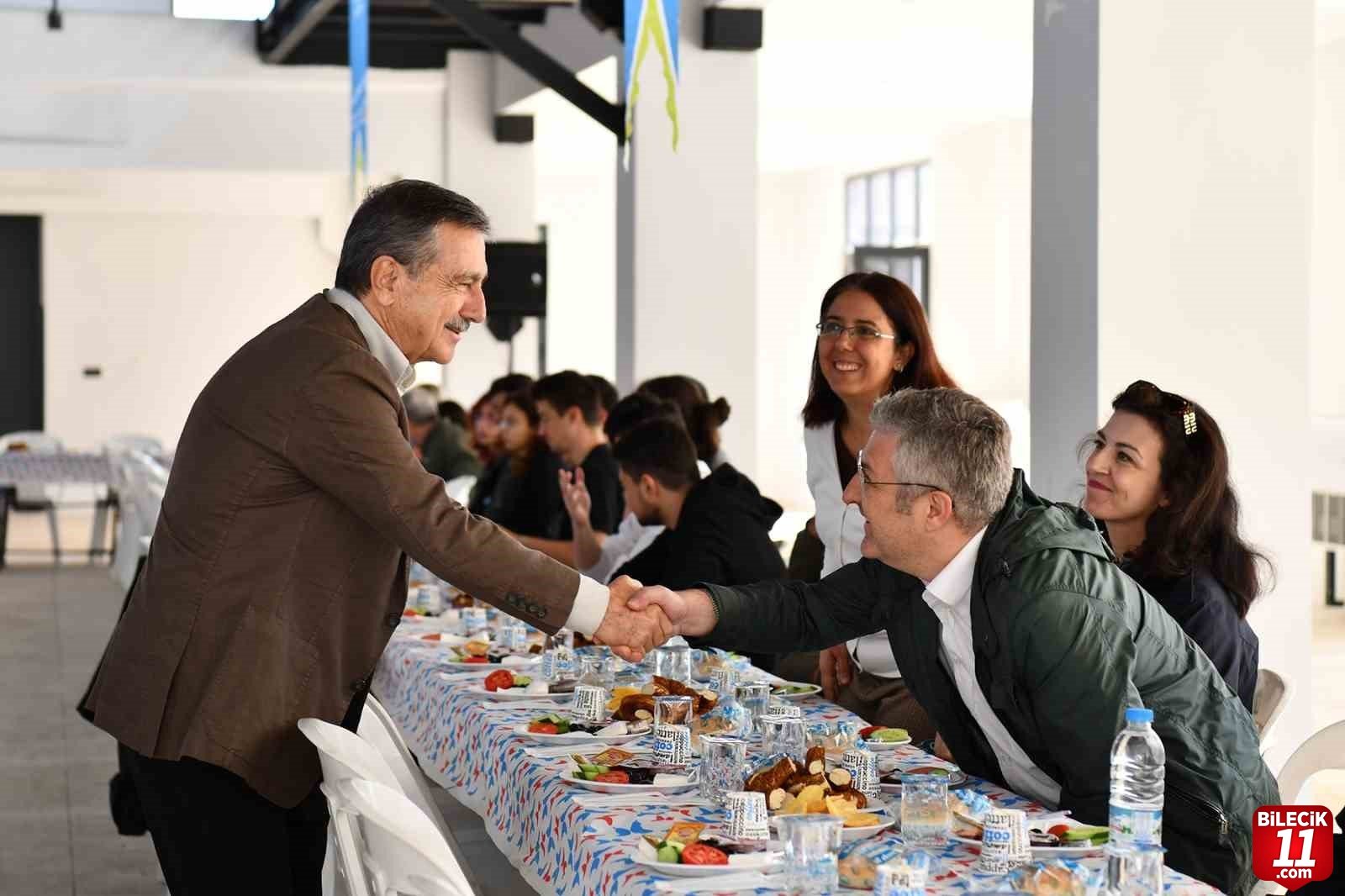 bilecik-haber_baskan-atac-esogu-ucak-muhendisligi-bolumu-ogrencileri-ile-bir-araya-geldi-59307.jpg