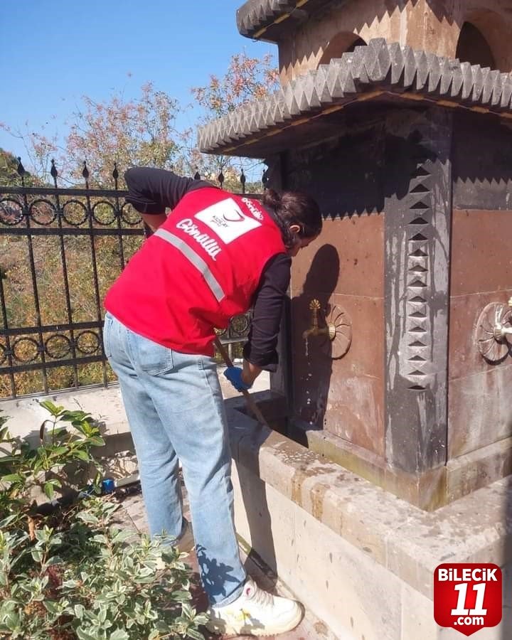 bilecik-haber_genc-kizilay-gonullulerinden-sadirvan-ve-cesme-temizligi-56746.jpg