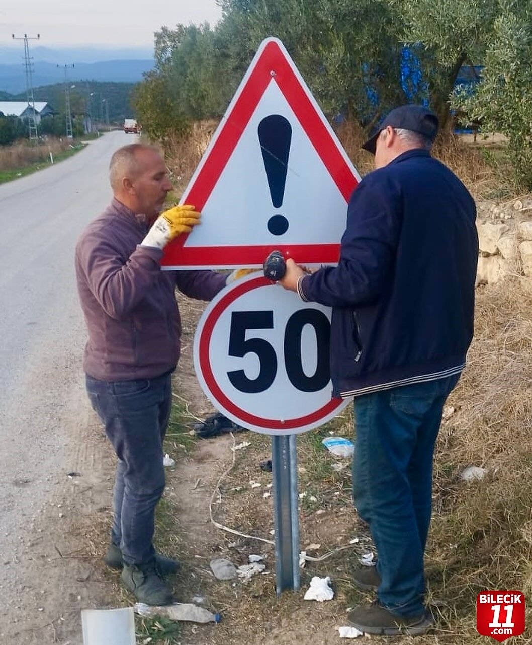bilecik-haber_koy-yollari-trafik-levhalariyla-artik-daha-rahat-62164.jpg