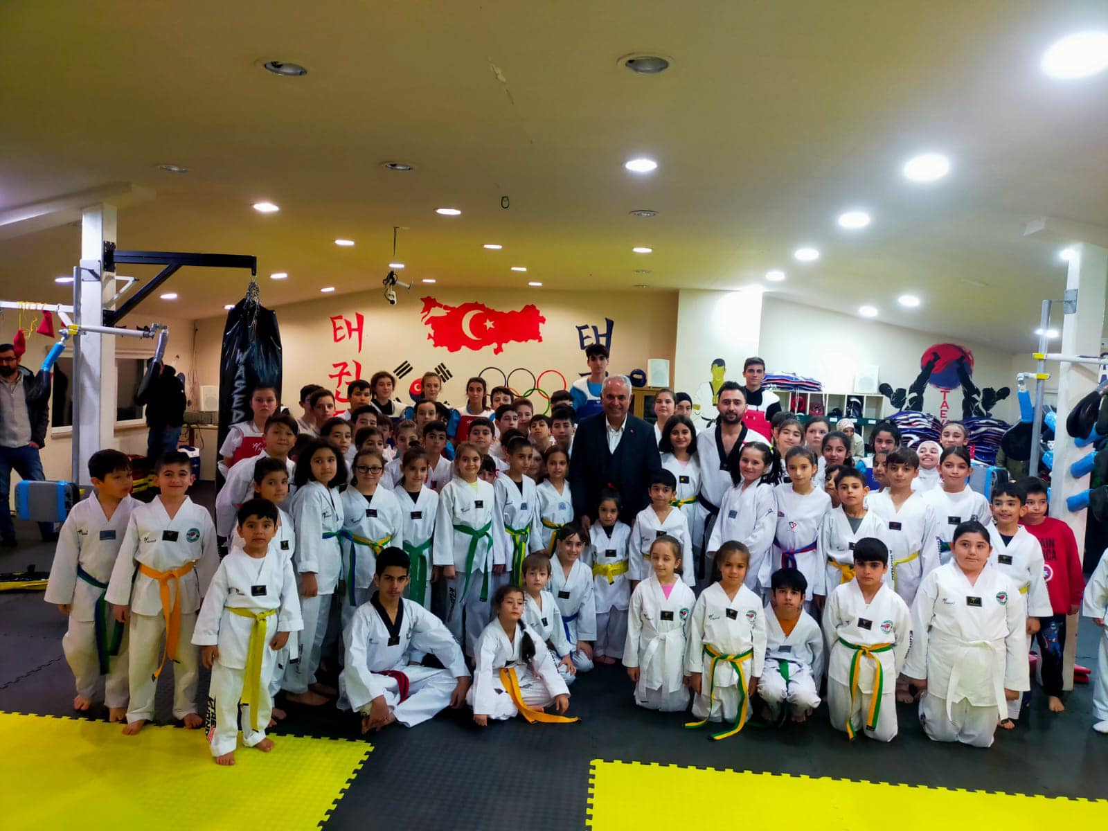 bilecik-haber_baskan-yaman-tekvando-kulubunu-ziyaret-etti-gosterileri-hayranlikla-izledi-73163.jpg