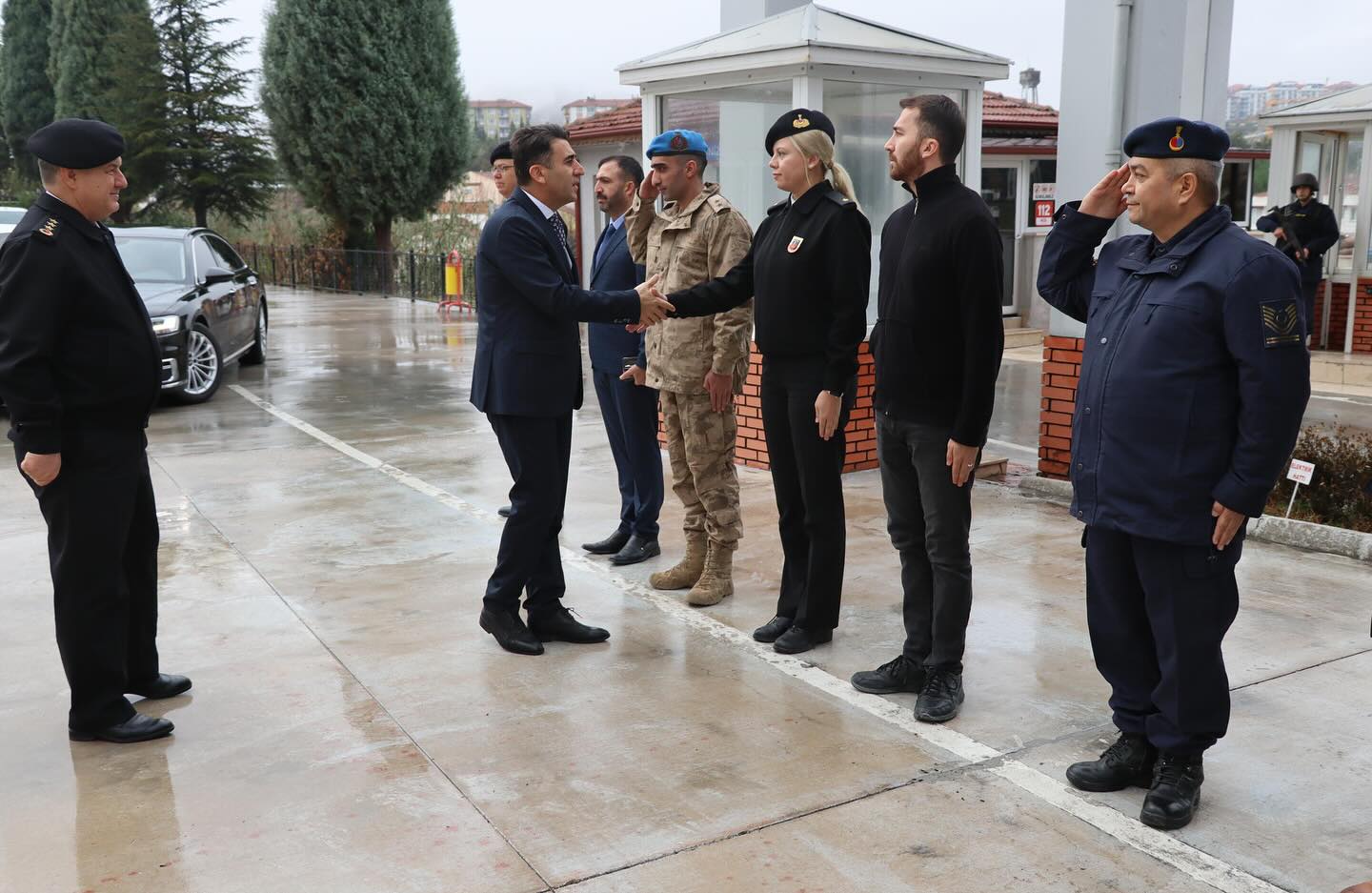 bilecik-haber_vali-aygol-il-jandarma-komutanligini-ziyaret-etti-73240.jpg