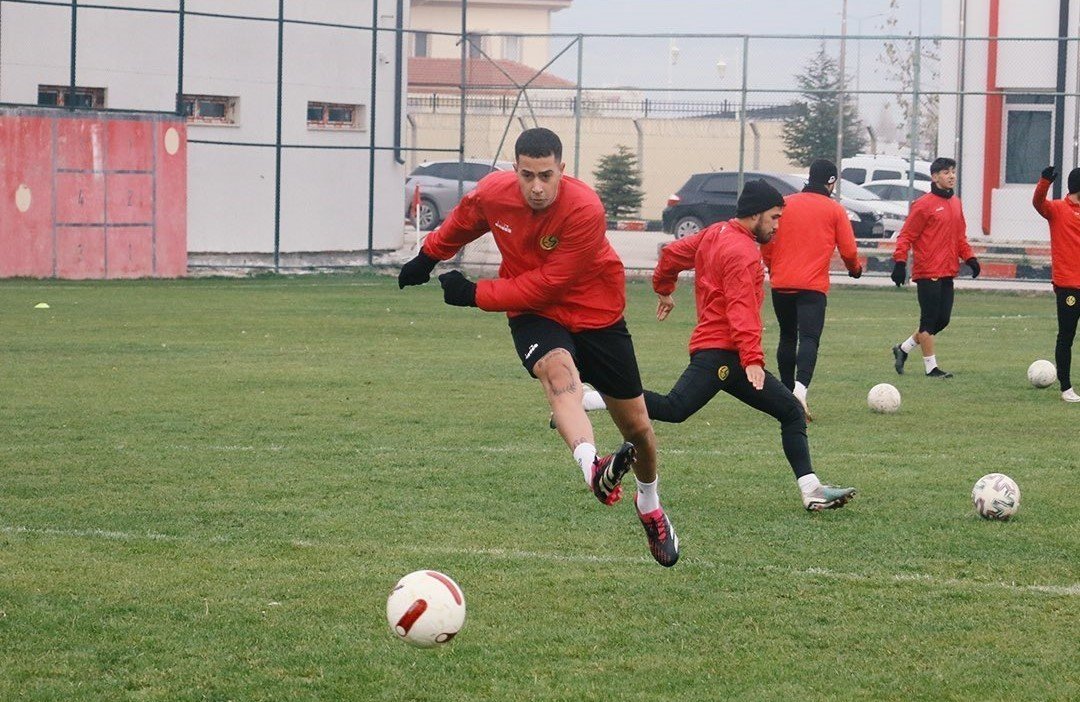 bilecik-haber_eskisehirspor-da-polatli-belediyespor-maci-hazirliklari-devam-etti-77254.jpg