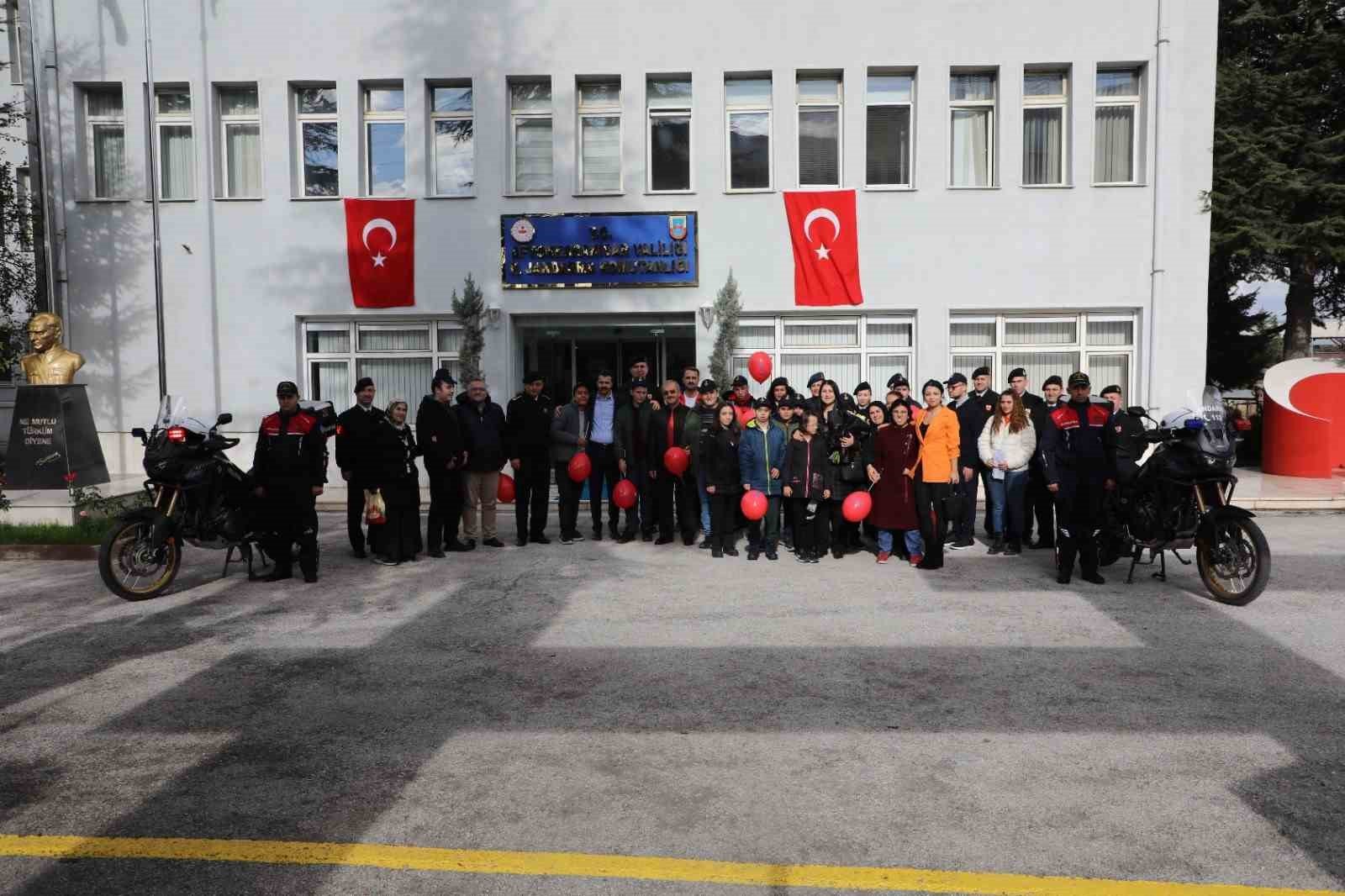 bilecik-haber_jandarma-ozel-bireyleri-unutmadi-73906.jpg