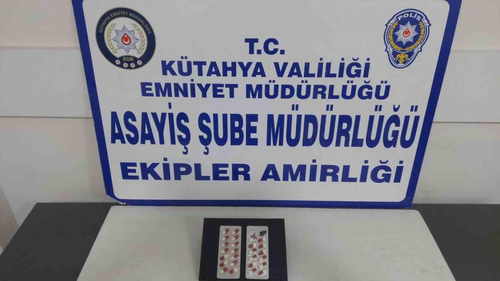 bilecik-haber_kutahya-da-185-sahis-41-arac-ve-17-ticari-taksinin-sorgusu-gbt-kontrolu-ve-denetimi-yapildi-77247.jpg