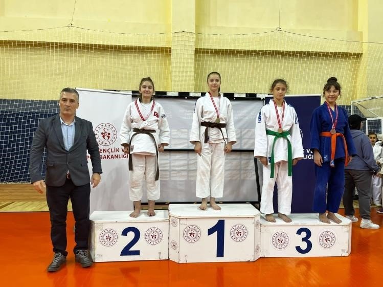 bilecik-haber_musabakalara-ev-sahipligi-yapti-75564.jpg